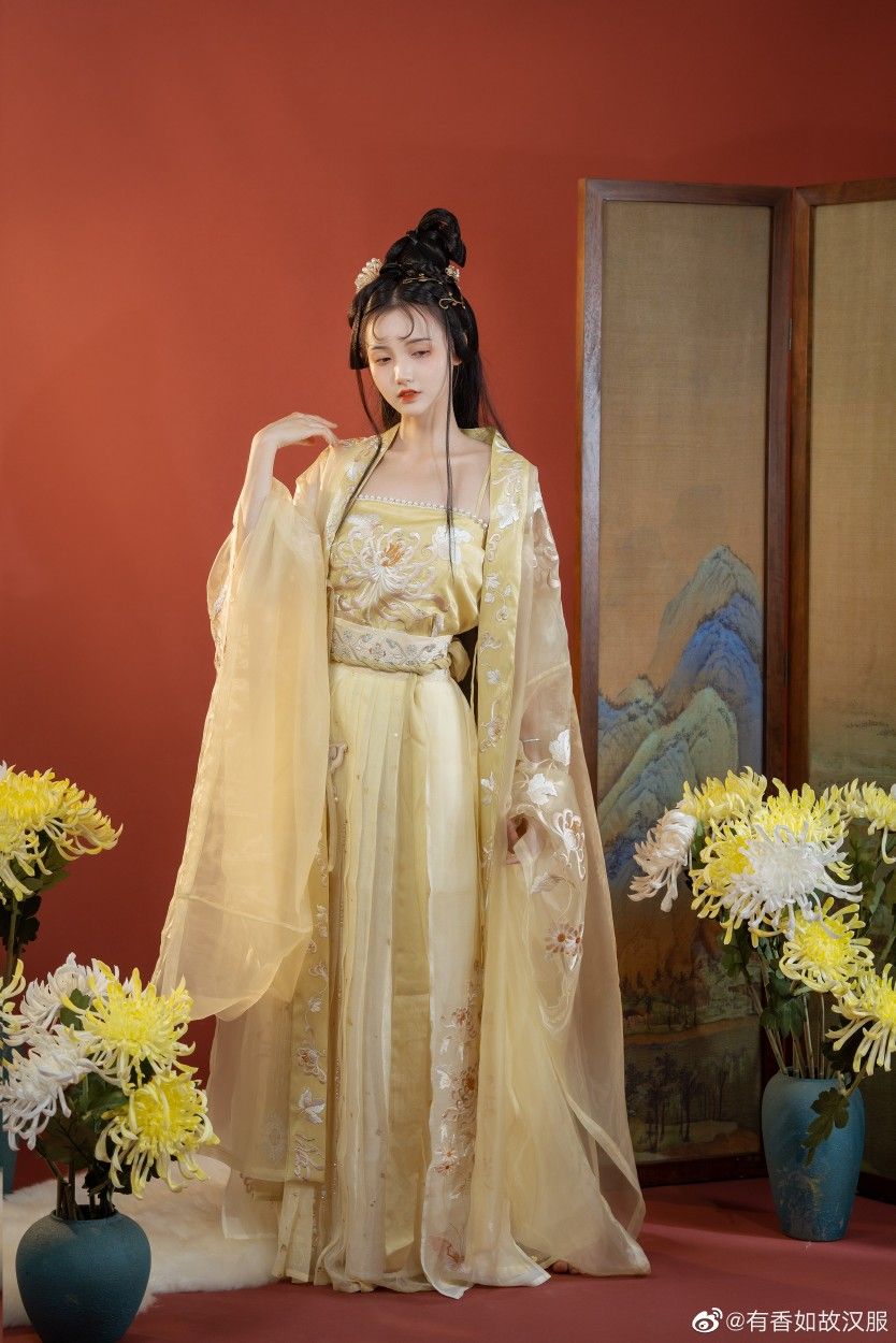The Evolution of Traditional Chinese Restaurant Workwear:The Incorporation of Hanfu Fashion The Evolution of Traditional Chinese Restaurant Workwear:The Incorporation of Hanfu Fashion
