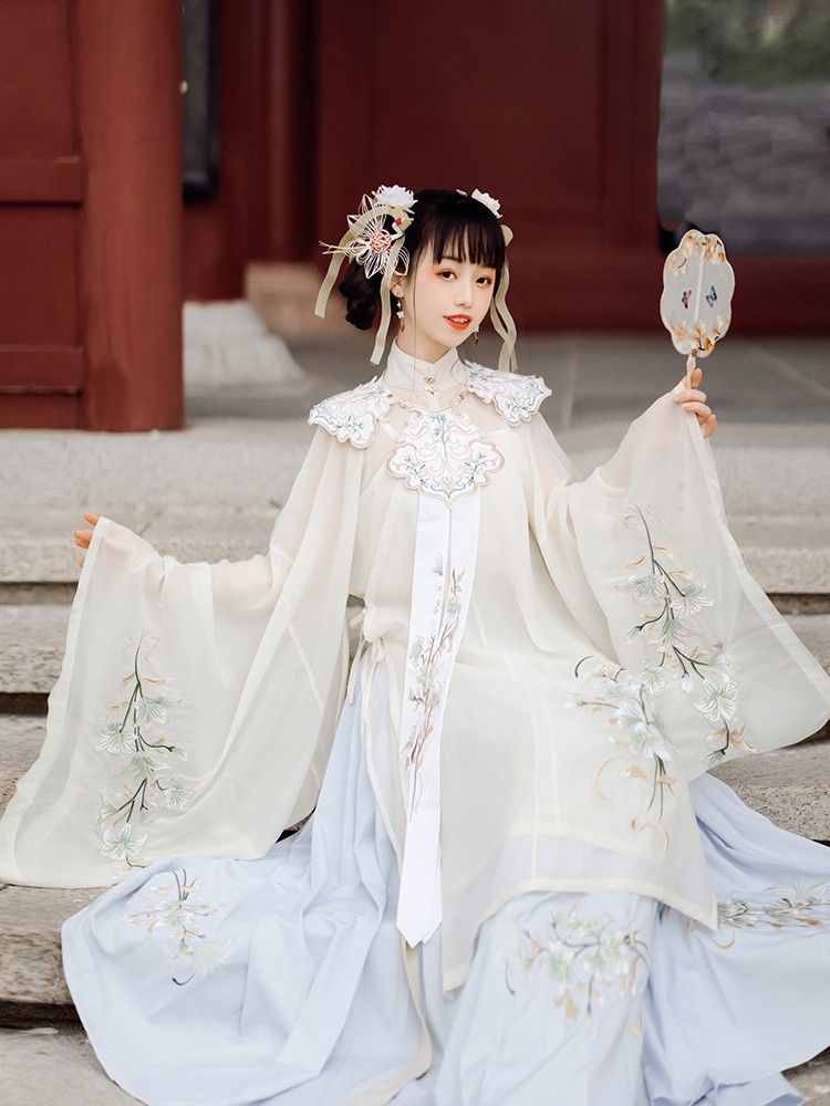 The Cold Charm of Cheongsam in Summer The Cold Charm of Cheongsam in Summer