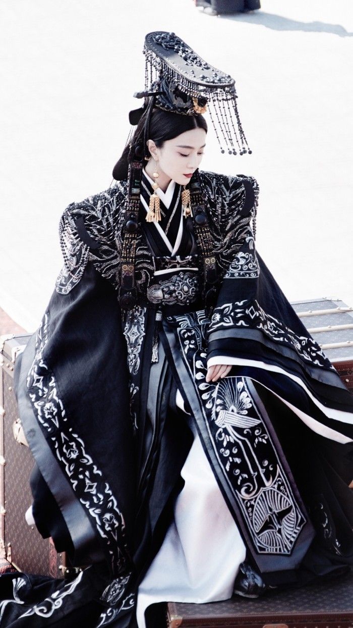 The Charm of Traditional Hanfu in Nanshan The Charm of Traditional Hanfu in Nanshan