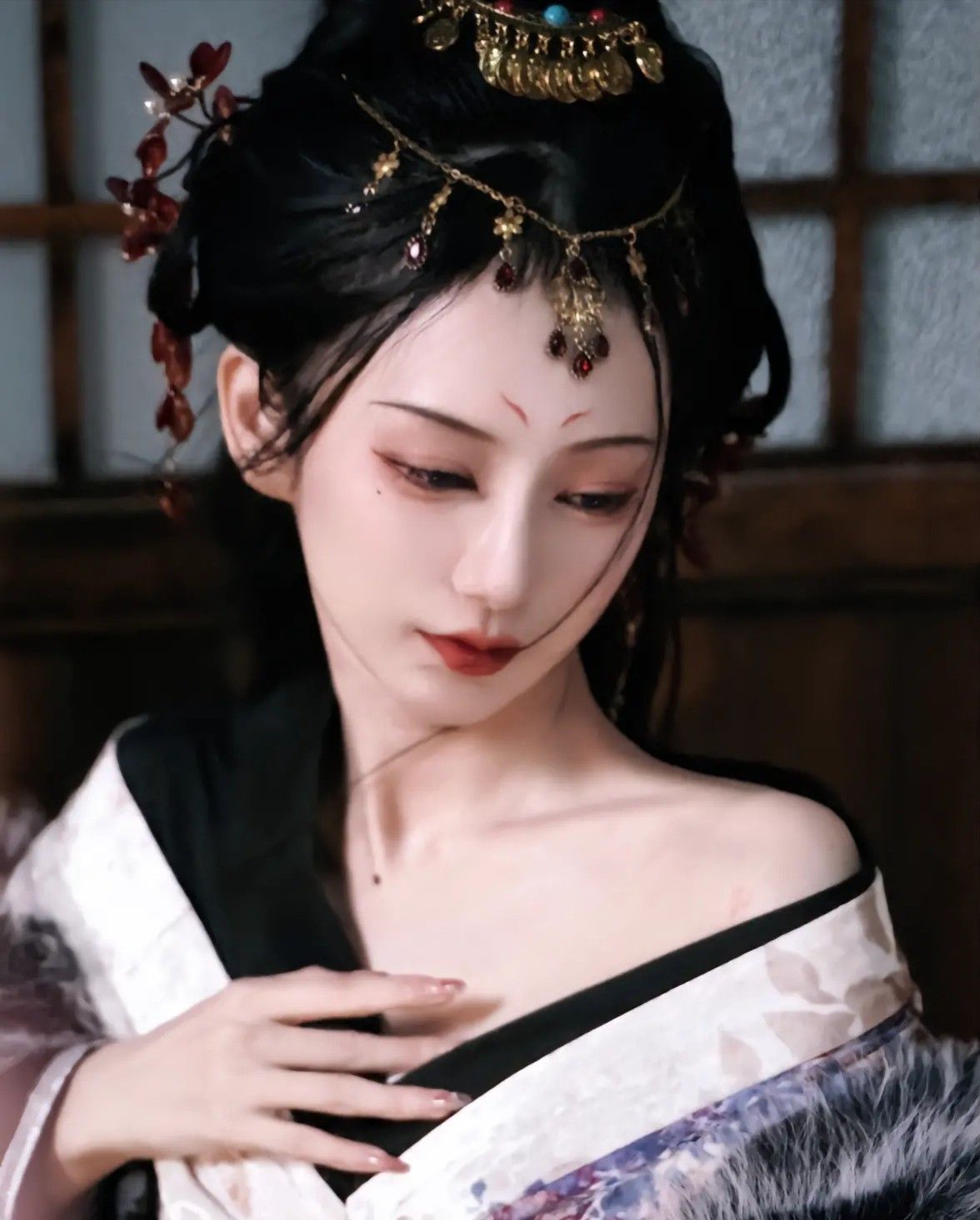 Mini-Sized Charm of Traditional Chinese Cheongsam:The Republic Era Style Mini-Sized Charm of Traditional Chinese Cheongsam:The Republic Era Style