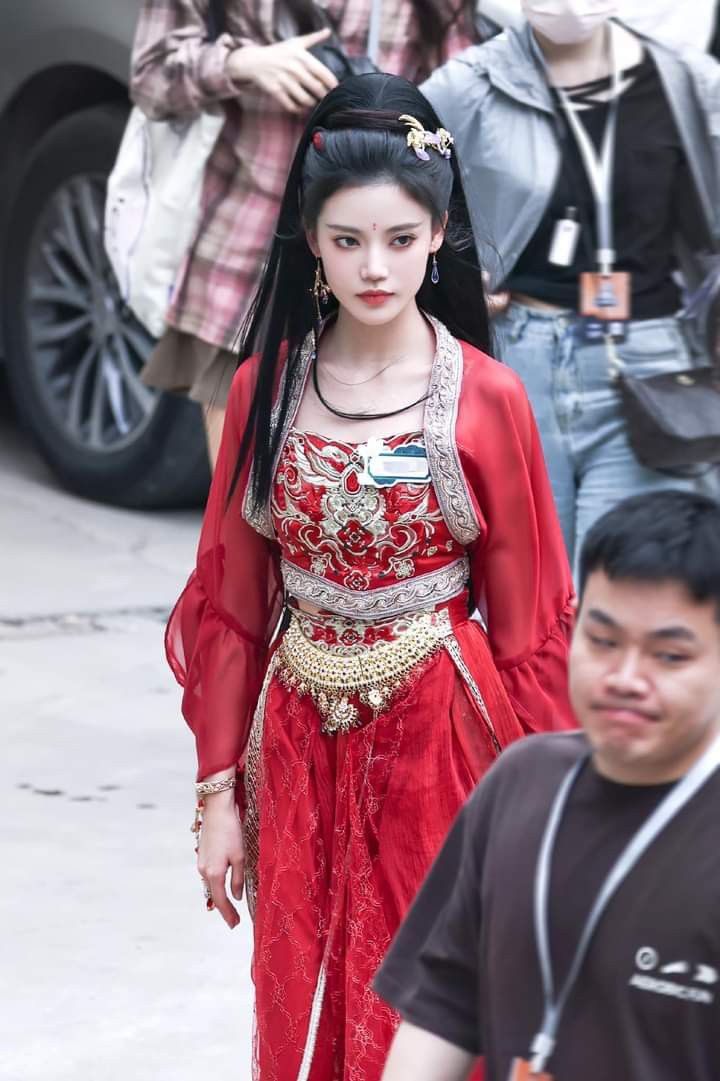 Elegant and Amorous:The Allure of Hanfu Fashions Romantic Theme Suites Elegant and Amorous:The Allure of Hanfu Fashions Romantic Theme Suites