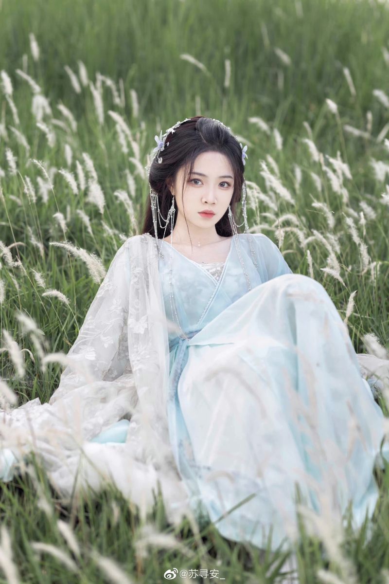 The Red Ribbon of Hanfu:A Symbol of Tradition and Elegance The Red Ribbon of Hanfu:A Symbol of Tradition and Elegance