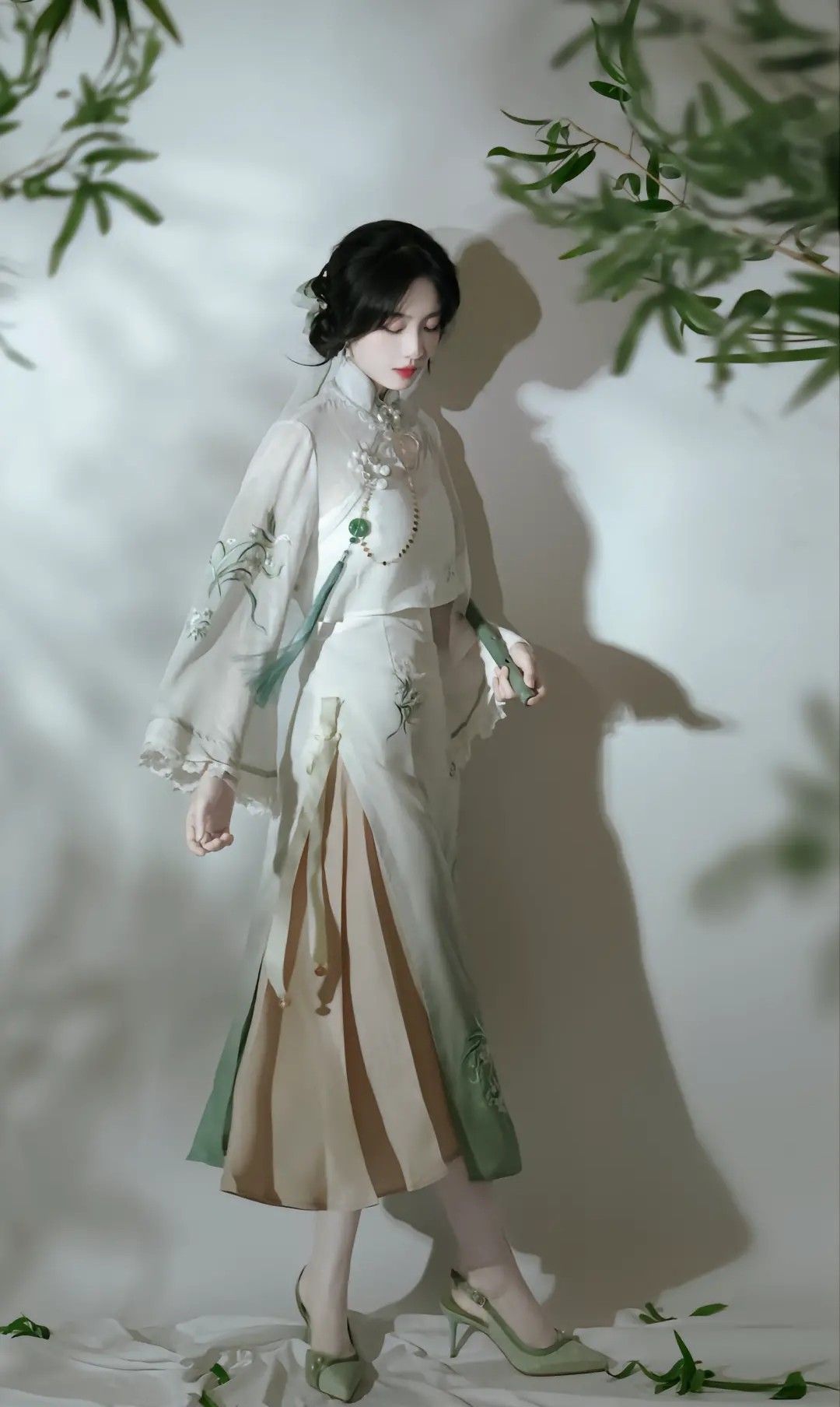 The Chic Cheongsam:A Blend of Traditional Elegance and Modern Charm The Chic Cheongsam:A Blend of Traditional Elegance and Modern Charm