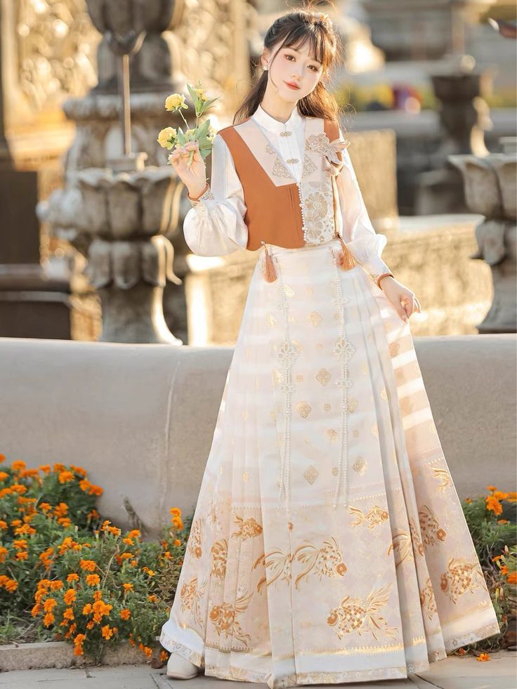 The Rise of Traditional Chinese Womens Wear:Qipao and the Military Leaders of the Republic Era The Rise of Traditional Chinese Womens Wear:Qipao and the Military Leaders of the Republic Era