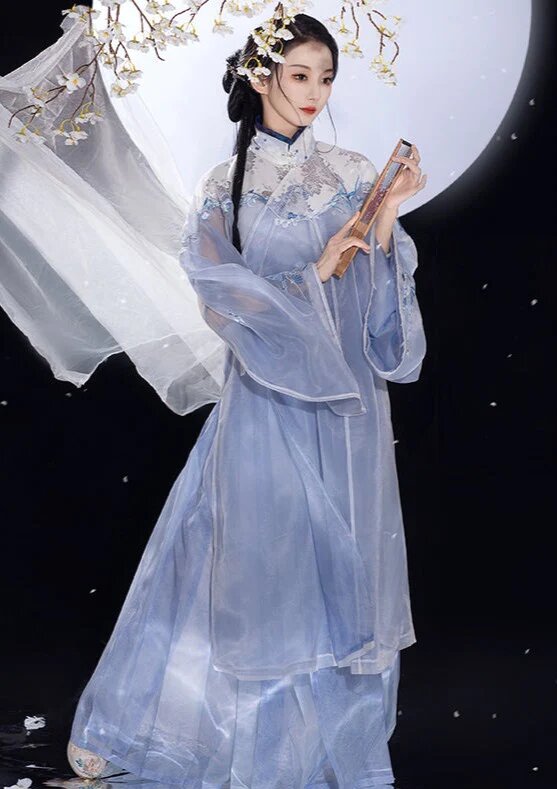 Traditional Chinese Cheongsam:A Cultural Icon of Elegance and Beauty