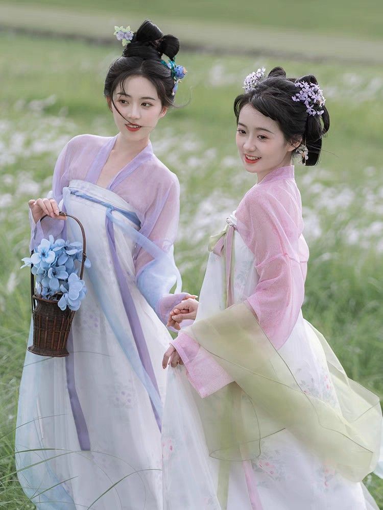 Traditional Hair Accessories and Knots in Hanfu Fashion:A Guide to Elegant Headwear Traditional Hair Accessories and Knots in Hanfu Fashion:A Guide to Elegant Headwear