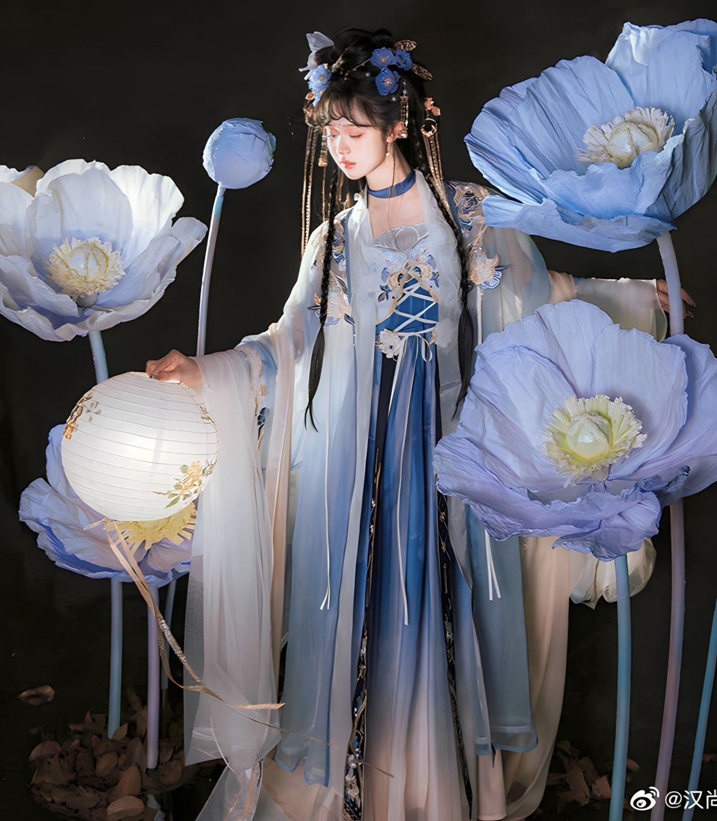 The Charm of Cheongsam Skirts:Chinese Heritage and the Embrace of a Slightly Curvier Silhouette The Charm of Cheongsam Skirts:Chinese Heritage and the Embrace of a Slightly Curvier Silhouette