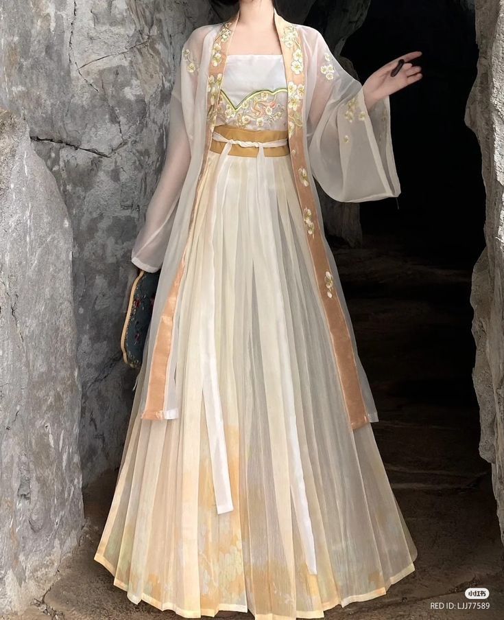 Reinventing Traditional:The Modernized Hanfu Qipao Dress with a New Edge Reinventing Traditional:The Modernized Hanfu Qipao Dress with a New Edge