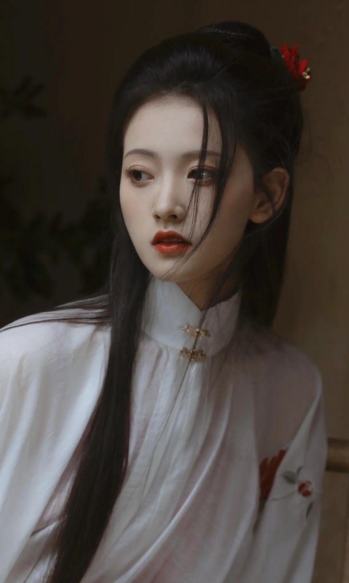 The Enchantment of Traditional Chinese Dress:The Story of a Girl in Hanfu The Enchantment of Traditional Chinese Dress:The Story of a Girl in Hanfu
