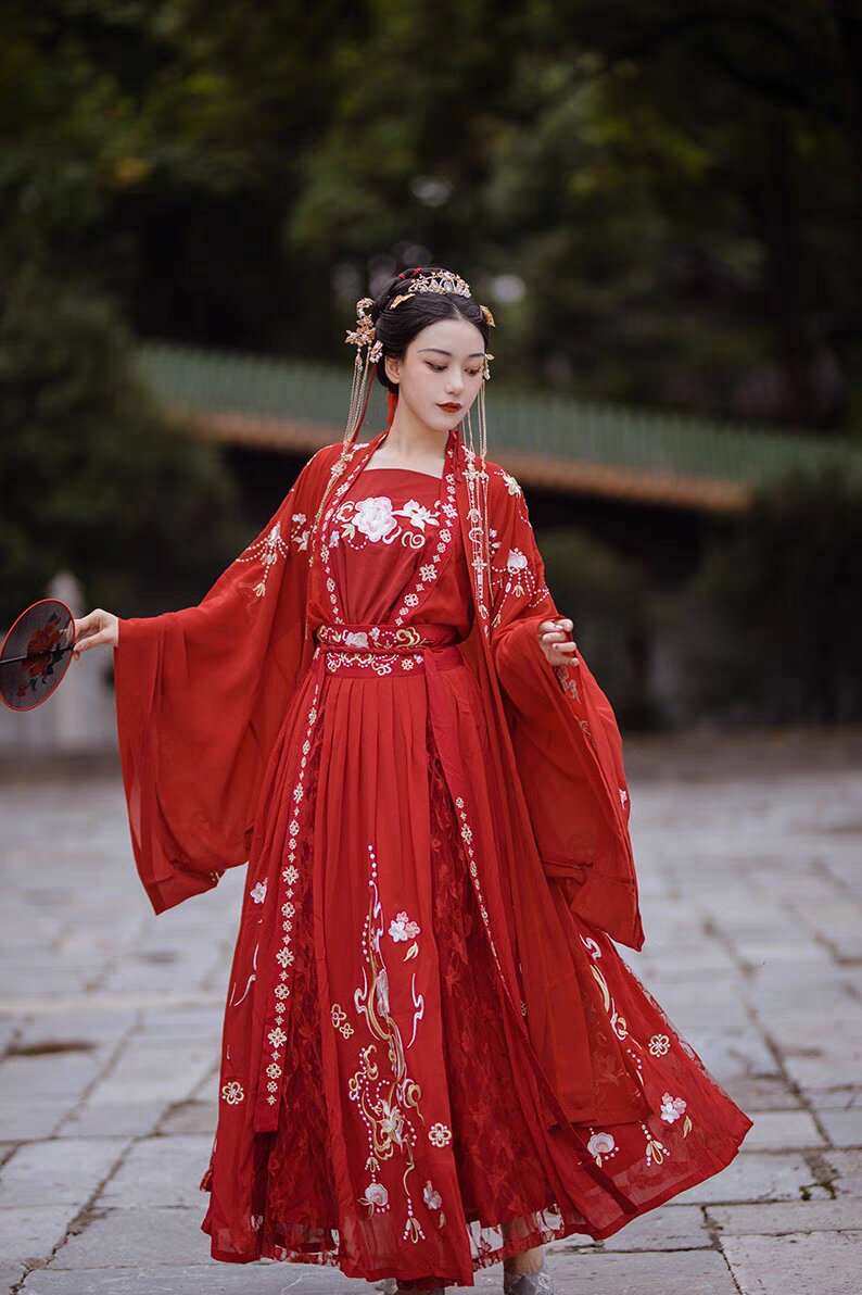 Capturing the Essence of a Horseface Skirt Morning Robe:Props and Photoshoot Tips Capturing the Essence of a Horseface Skirt Morning Robe:Props and Photoshoot Tips