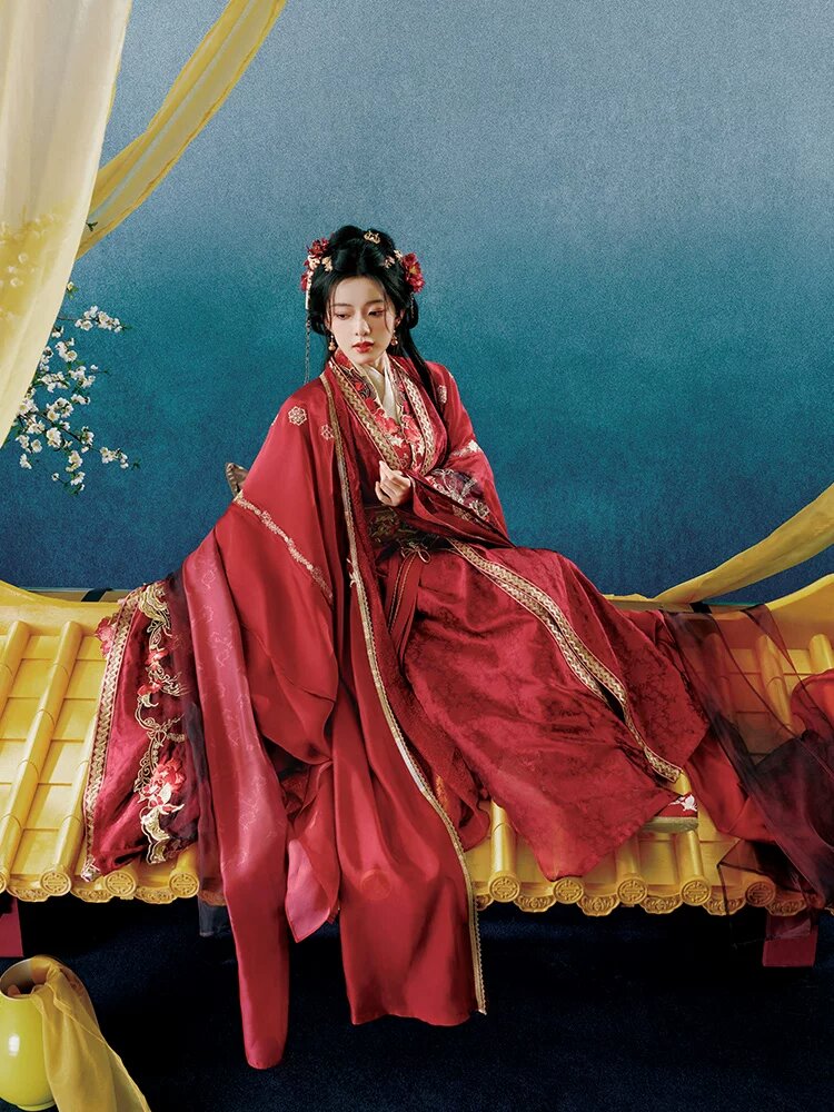 White Chinese Cheongsam:A Traditional Elegance White Chinese Cheongsam:A Traditional Elegance