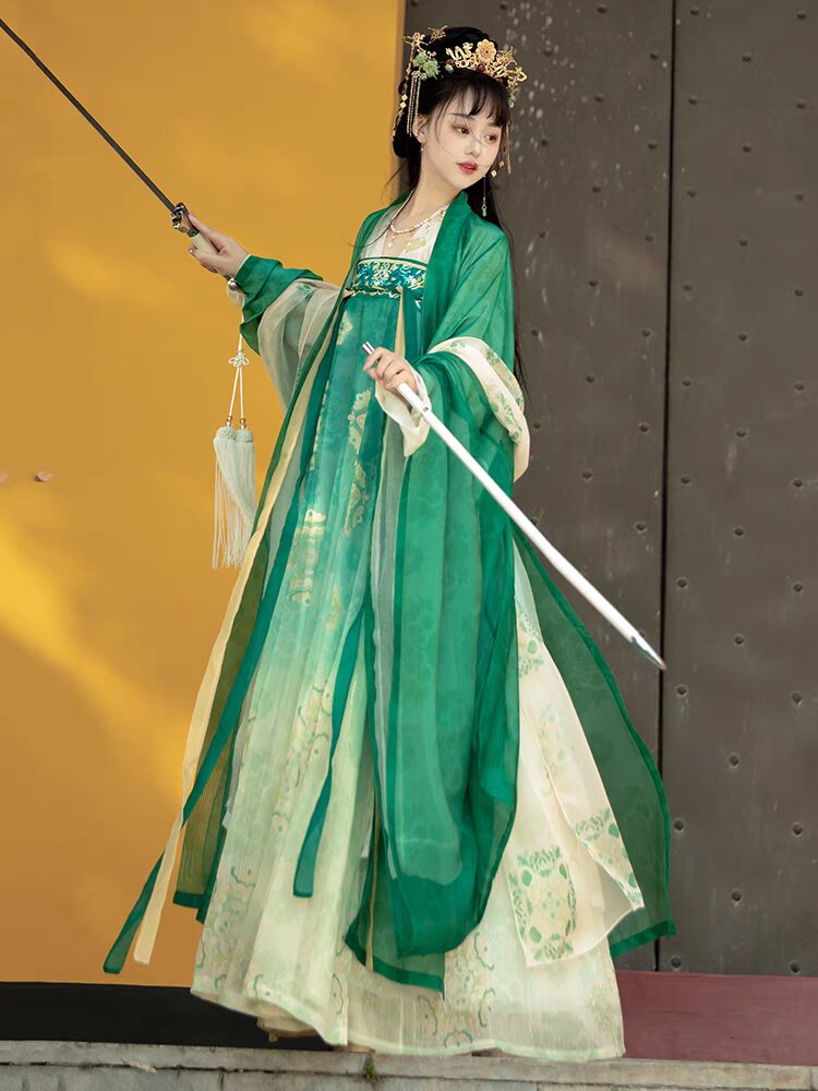 The Splendor of Tang-Style Hanfu in Summer The Splendor of Tang-Style Hanfu in Summer