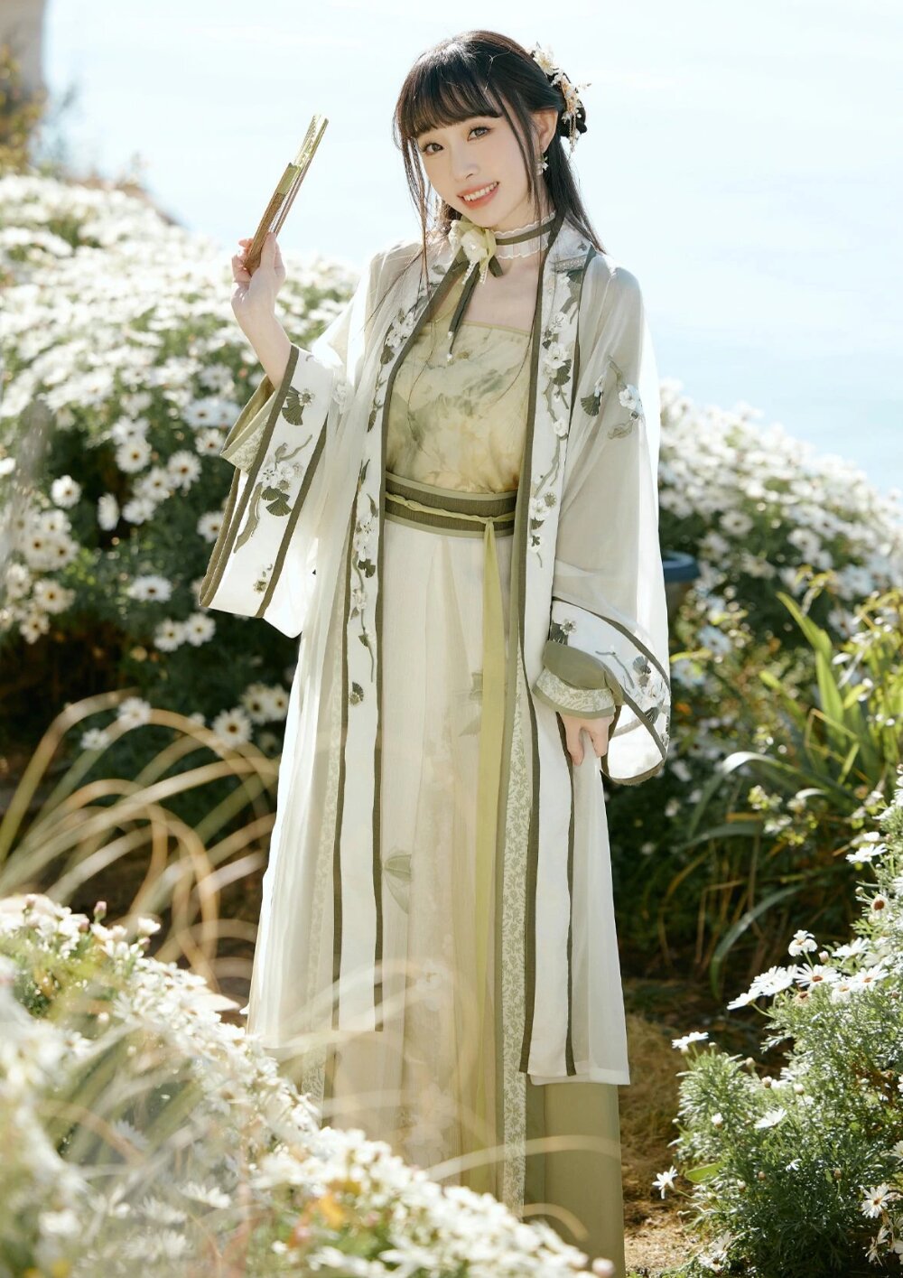 Winter Elegance:The Art of Heavy Embroidery in Traditional Hanfu Costumes Winter Elegance:The Art of Heavy Embroidery in Traditional Hanfu Costumes