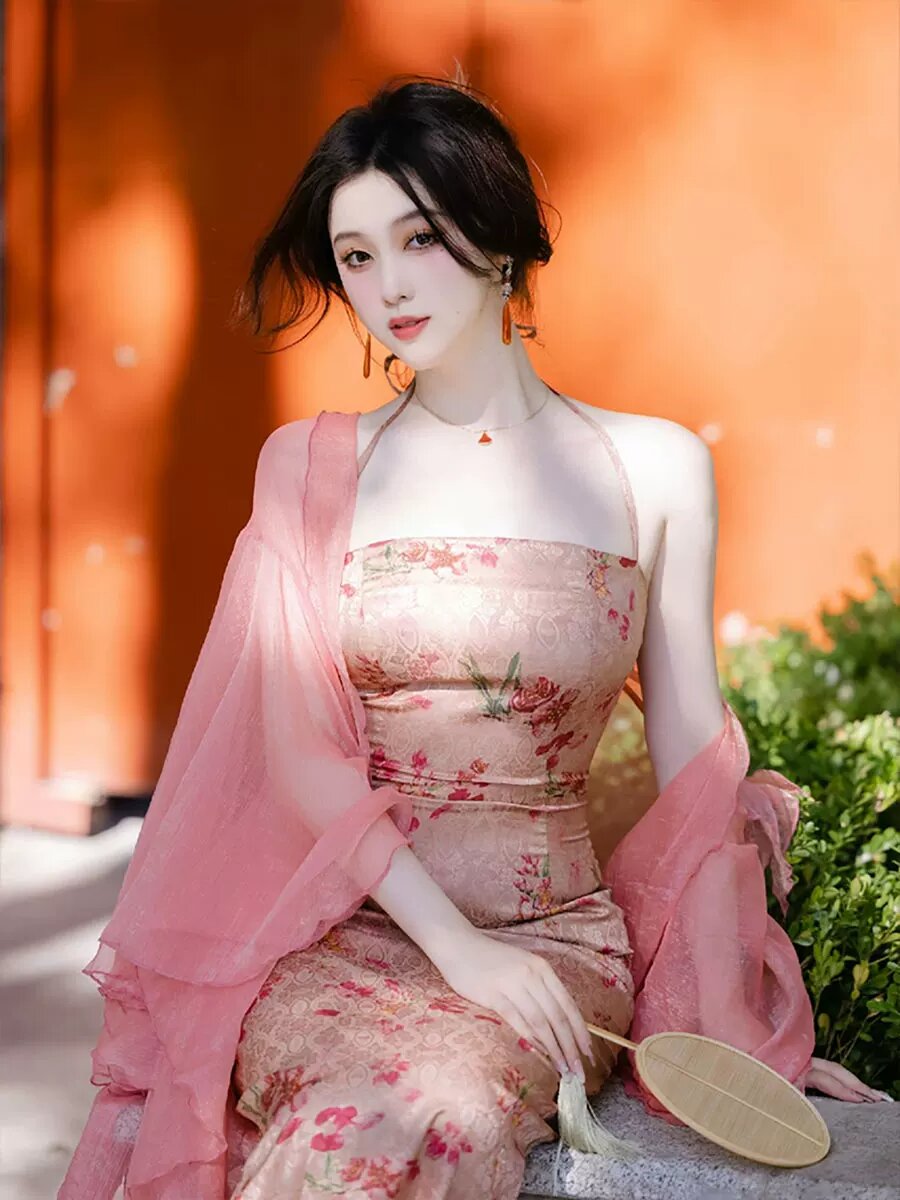 The Splendid Journey of the Thirteen-Year-Old Dragon Maiden in Hanfu Fashion The Splendid Journey of the Thirteen-Year-Old Dragon Maiden in Hanfu Fashion
