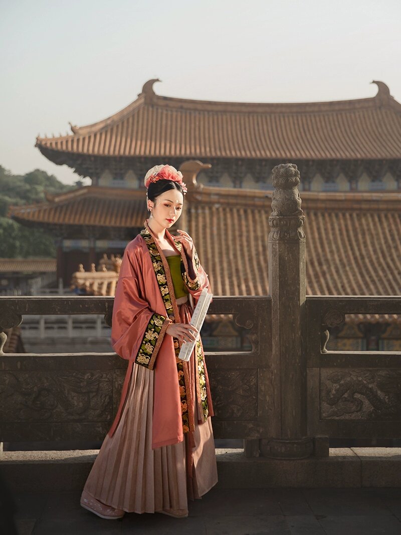 The Elegance of Cheongsam-Style Long-Sleeve Blouses The Elegance of Cheongsam-Style Long-Sleeve Blouses