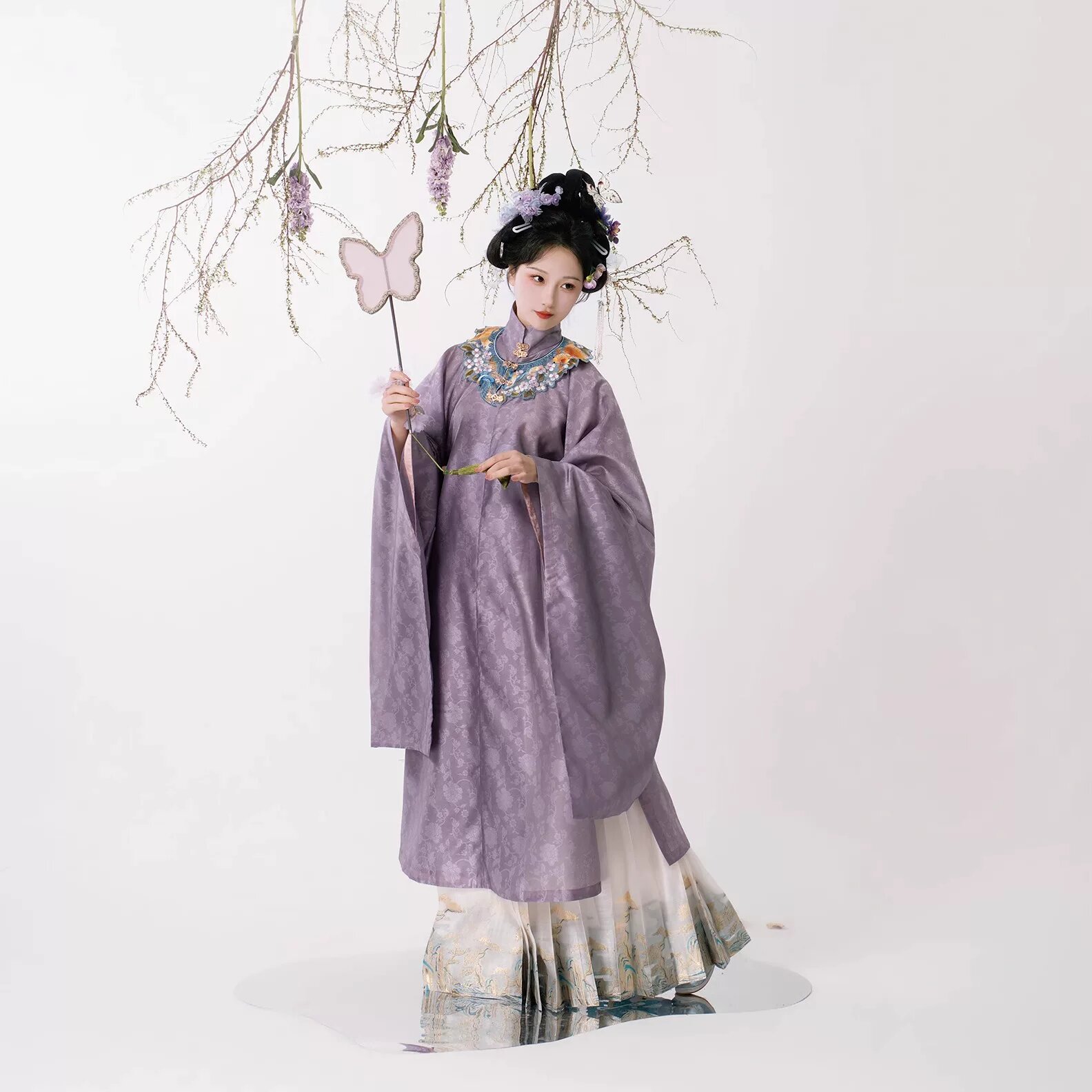 The Enchantment of Hanfu:Drunken Spring and the Smoke of Dreams The Enchantment of Hanfu:Drunken Spring and the Smoke of Dreams
