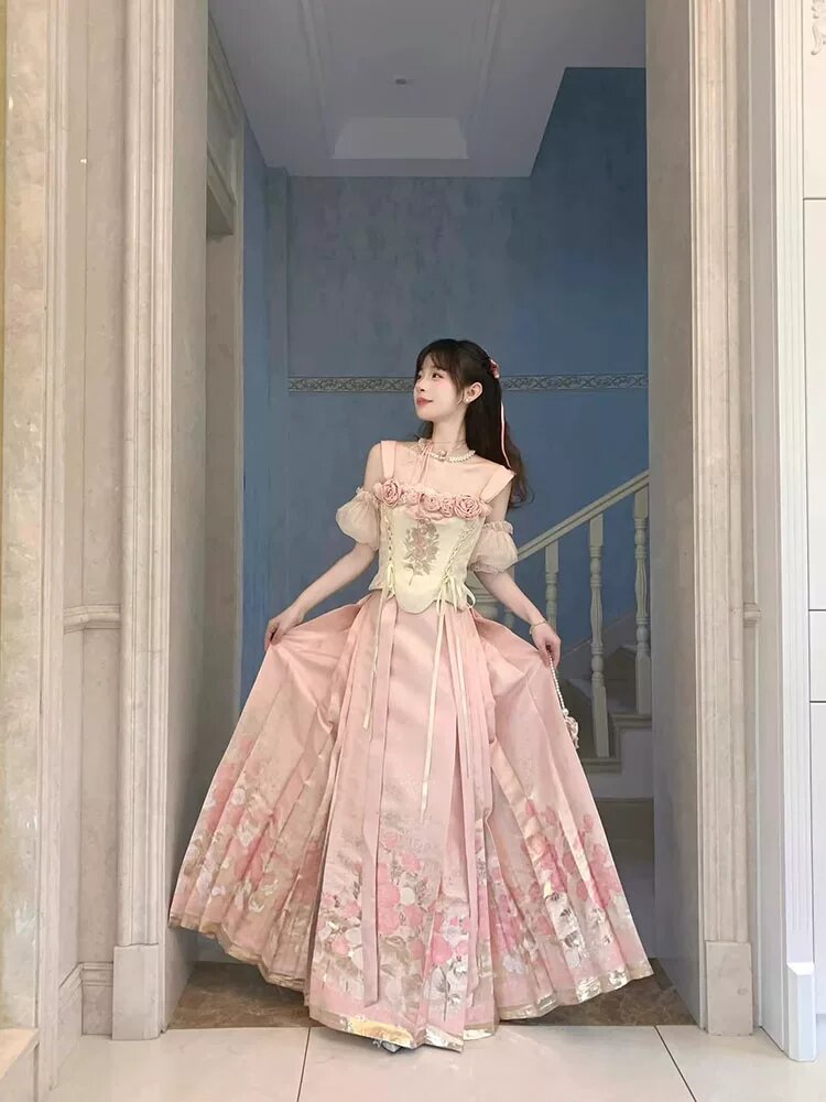 Ethereal New Hanfu Styles:A Glimpse into the Realm of Fairy-Inspired Fashion Ethereal New Hanfu Styles:A Glimpse into the Realm of Fairy-Inspired Fashion