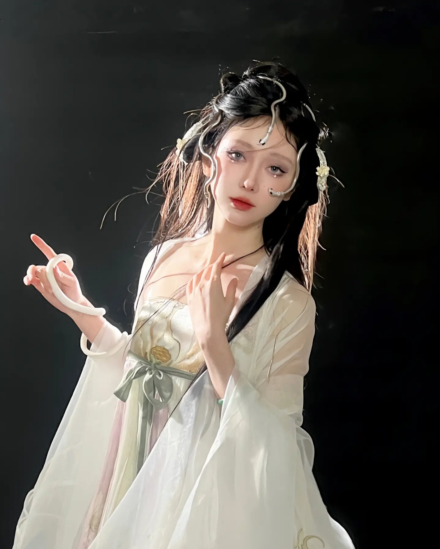 Elite Girls Traditional Chinese Hanfu Fashion:A Journey into Elegant Antiquity Elite Girls Traditional Chinese Hanfu Fashion:A Journey into Elegant Antiquity