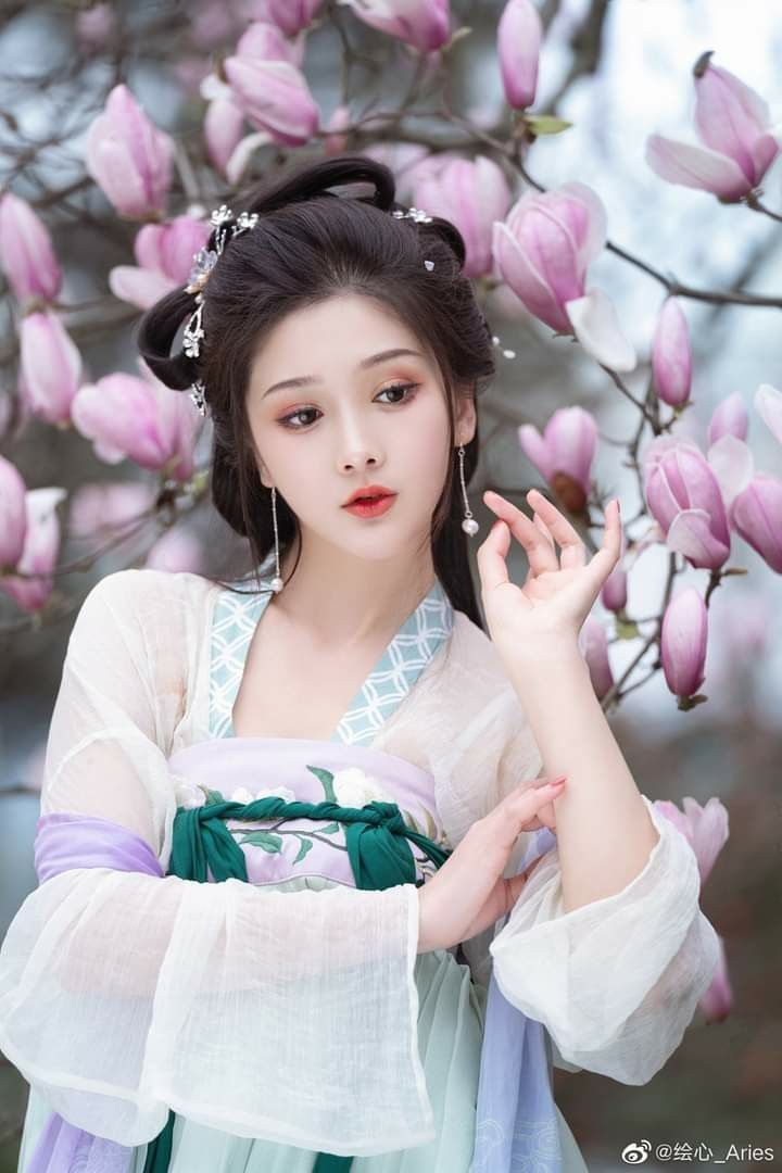 Latest Womens Hanfu Fashion:Unveiling the New Trends in Traditional Elegance Latest Womens Hanfu Fashion:Unveiling the New Trends in Traditional Elegance