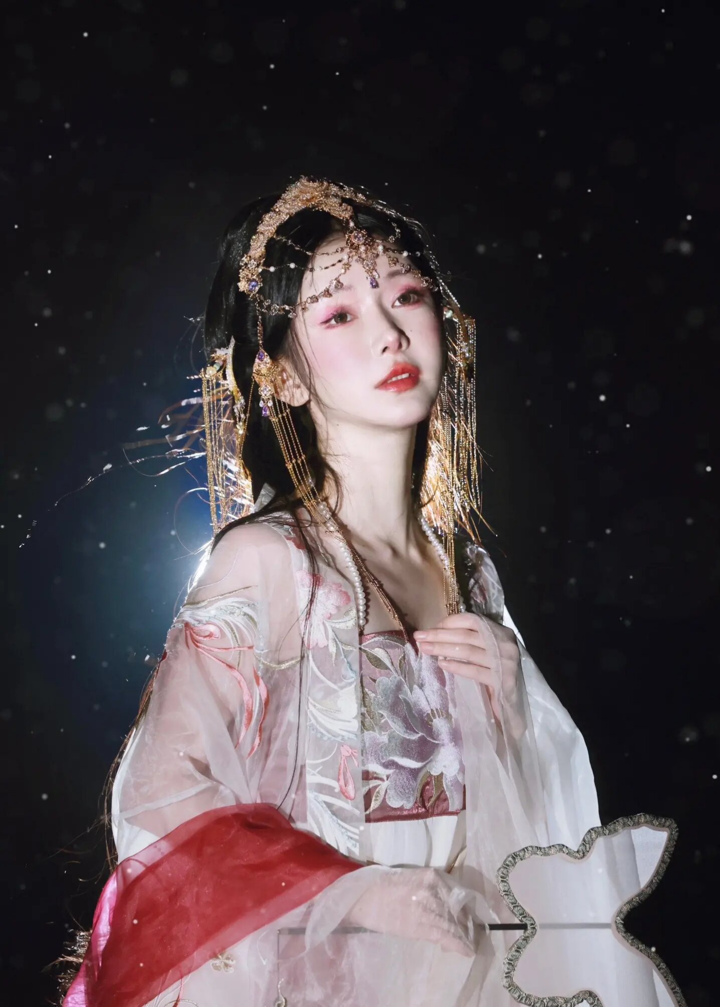 Beautiful Hanfu Women:The Essence of Traditional Chinese Elegance Beautiful Hanfu Women:The Essence of Traditional Chinese Elegance