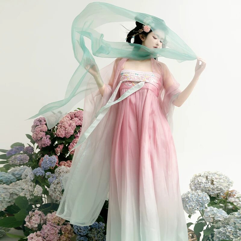 The Splendor of Hanfu:The Radiance of Ming-Style华丽明制汉服 The Splendor of Hanfu:The Radiance of Ming-Style华丽明制汉服