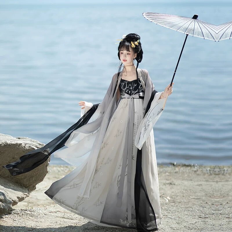 Elegant Girls Cheongsam Evening Dress:A Blend of Tradition and Modernity Elegant Girls Cheongsam Evening Dress:A Blend of Tradition and Modernity