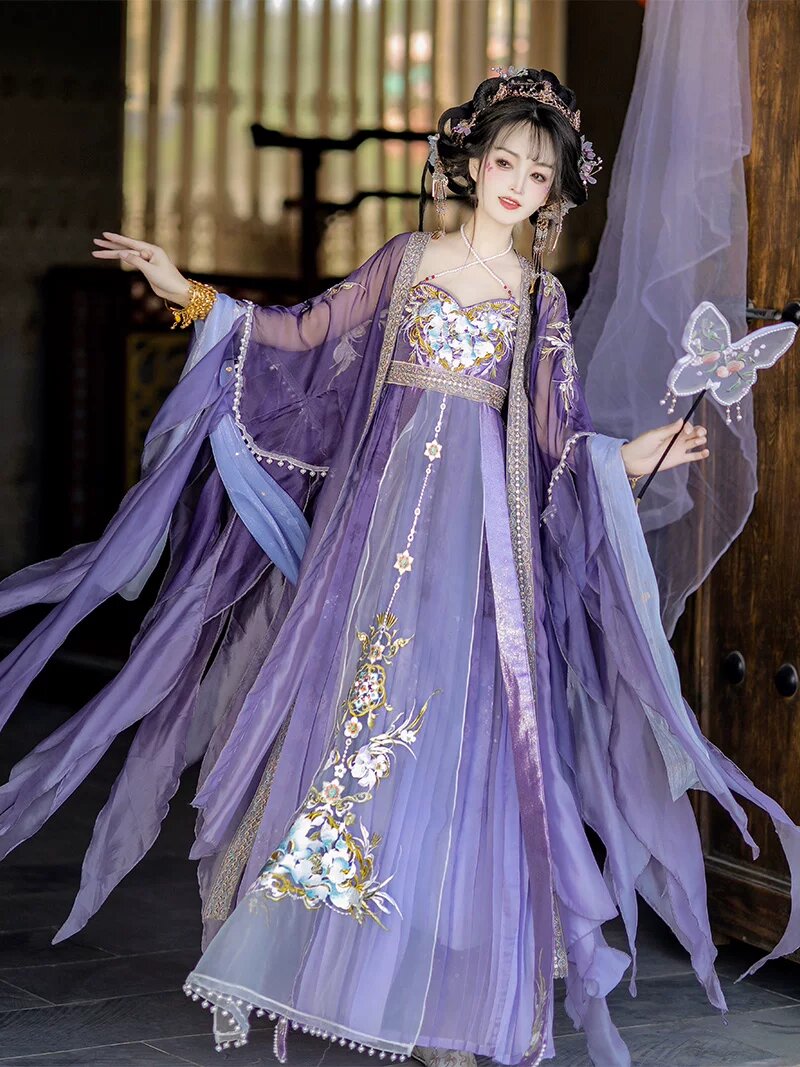 The Enchantment of Cheongsam and Chunky-Heeled Shoes The Enchantment of Cheongsam and Chunky-Heeled Shoes
