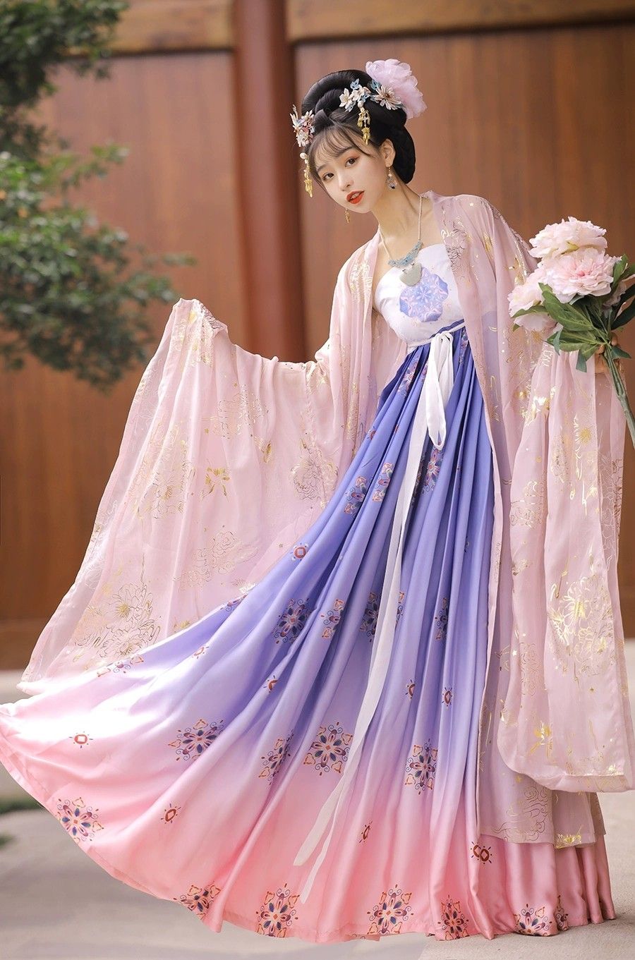 The 30th Anniversary of the Splendid Cheongsam:A Journey Through Time The 30th Anniversary of the Splendid Cheongsam:A Journey Through Time