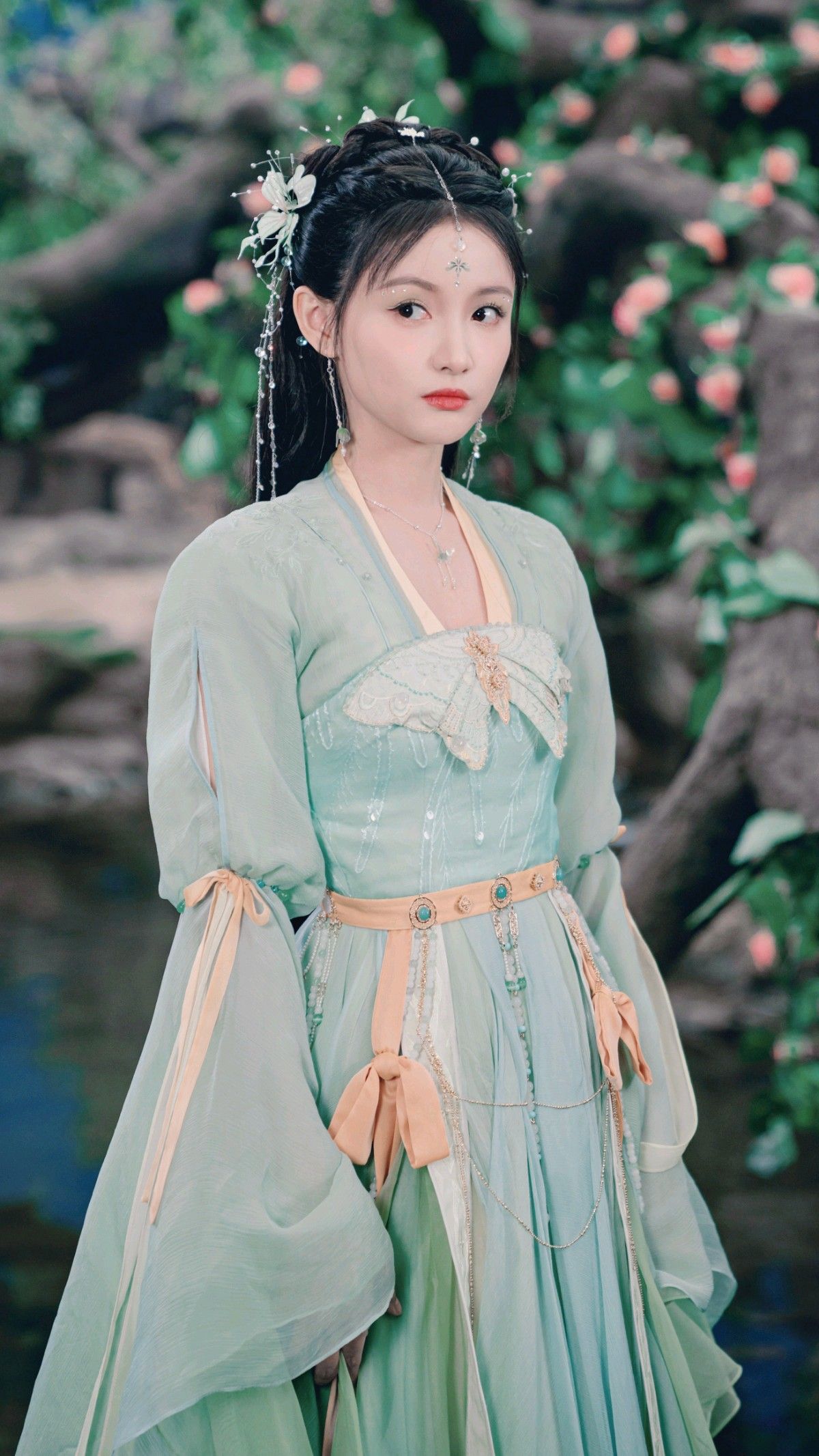 The Allure of Cheongsam Earrings for Round Faces The Allure of Cheongsam Earrings for Round Faces
