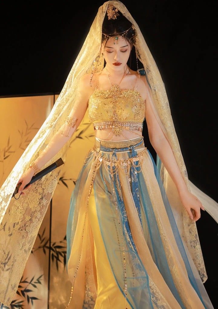 The Elegance of White Hanfu Boots:A Closer Look into Traditional Chinese Attire The Elegance of White Hanfu Boots:A Closer Look into Traditional Chinese Attire
