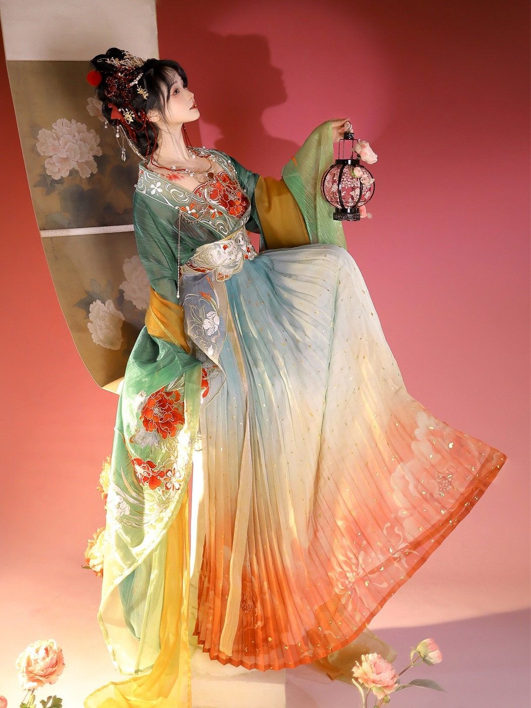 Elegant Linglong Jiao Cheongsam:The Night Hawks Embrace Elegant Linglong Jiao Cheongsam:The Night Hawks Embrace
