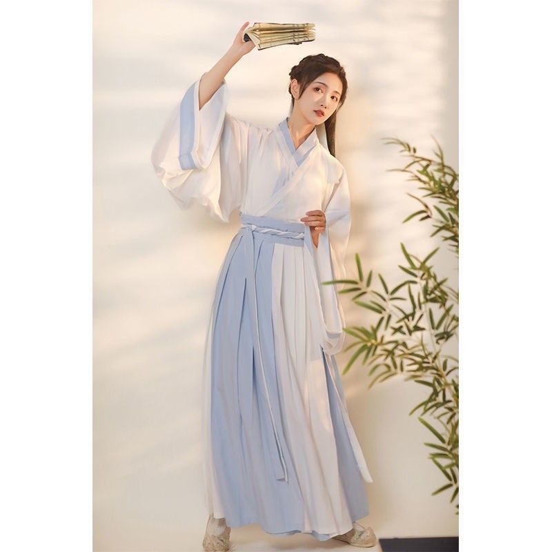 Elegant Combinations of Ma Mian Skirt and Hair Pins:A Guide to Traditional Chinese Fashion Elegant Combinations of Ma Mian Skirt and Hair Pins:A Guide to Traditional Chinese Fashion