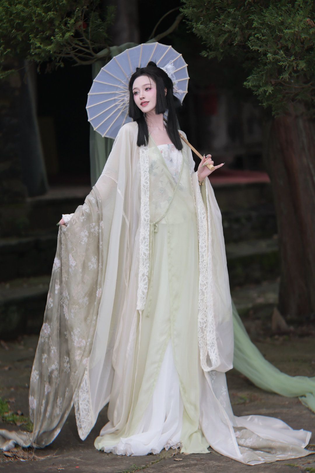 Elegance in Transition:The Gradient Purple Hanfu Elegance in Transition:The Gradient Purple Hanfu