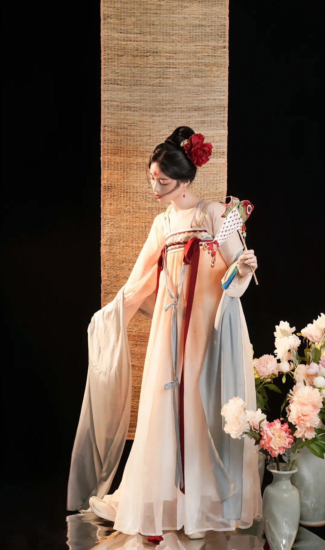 Unenvied Immortality:The Charm of Traditional Chinese Hanfu Fashion Unenvied Immortality:The Charm of Traditional Chinese Hanfu Fashion