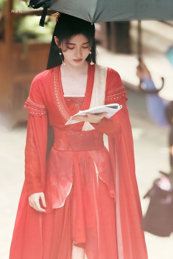 Traditional Tang-Style Cheongsam Dress for Baby Girls:A New Years Celebration Look Traditional Tang-Style Cheongsam Dress for Baby Girls:A New Years Celebration Look