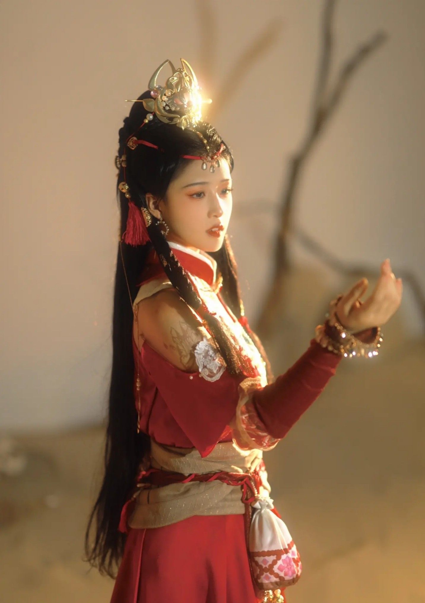 Ancient Elegance Revived:The Art of Creating Traditional Drag-Ground Cheongsam Ancient Elegance Revived:The Art of Creating Traditional Drag-Ground Cheongsam