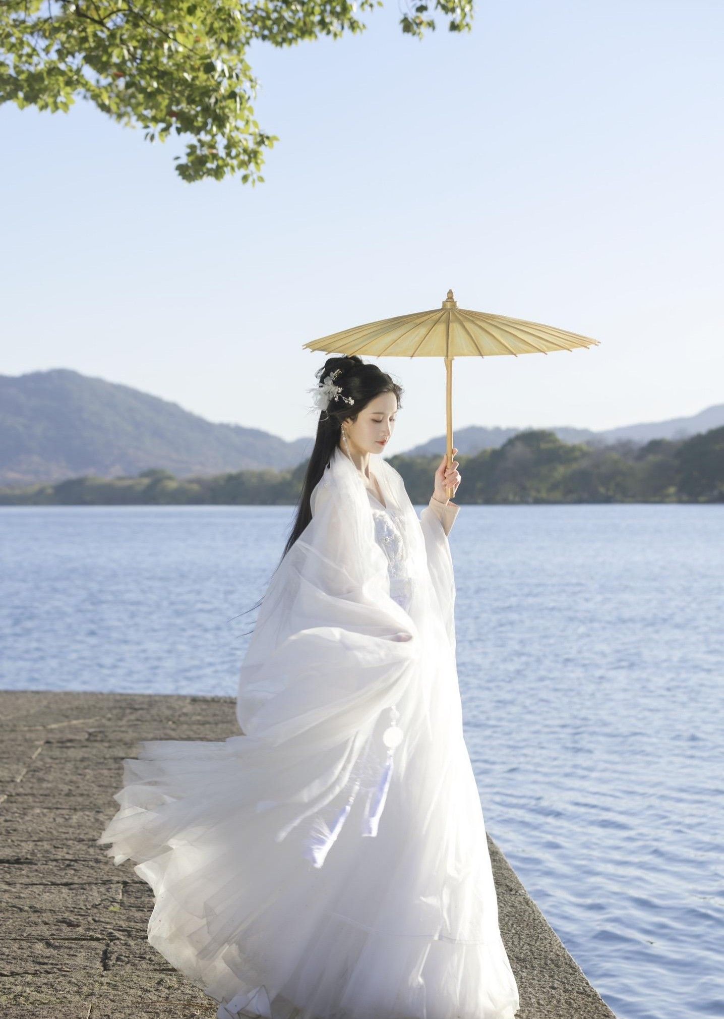 The Allure of Cheongsam and Its Match with Half-Slip Shoes The Allure of Cheongsam and Its Match with Half-Slip Shoes