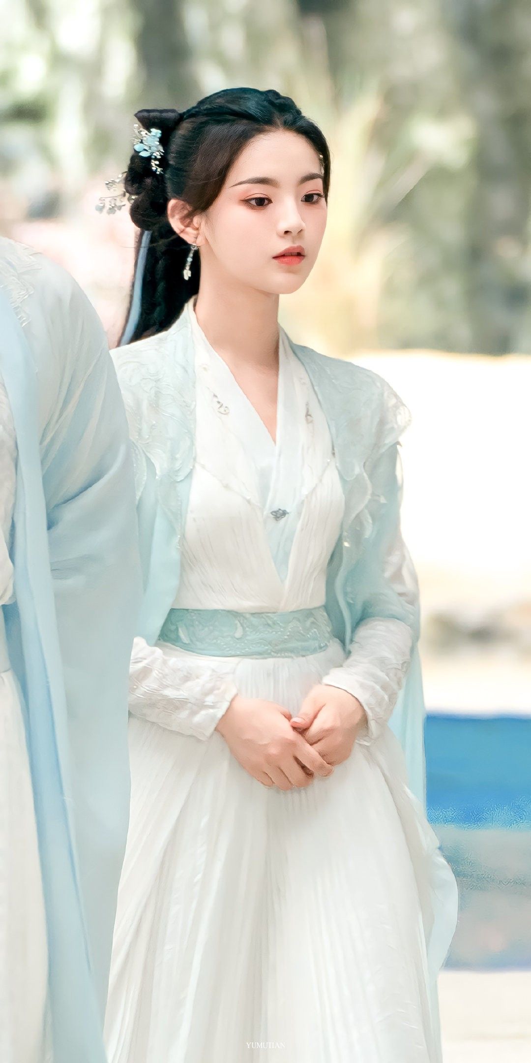The Legend of the Nine-Tailed Fox in the Shan Hai Jing and its Connection to Modern Hanfu Fashion The Legend of the Nine-Tailed Fox in the Shan Hai Jing and its Connection to Modern Hanfu Fashion