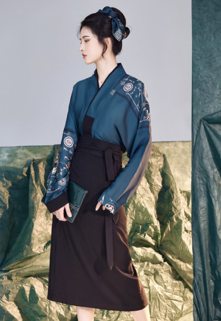 The Evolution of Qipao:Modernizing Traditional Chinese Clothing in the Republic Era The Evolution of Qipao:Modernizing Traditional Chinese Clothing in the Republic Era