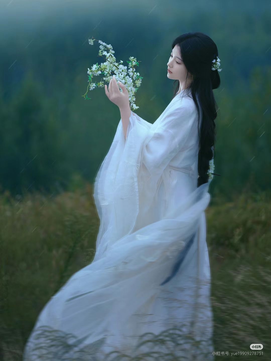 Spring Outing with a Traditional Hanfu Woman:A Journey into Cultural Elegance Spring Outing with a Traditional Hanfu Woman:A Journey into Cultural Elegance