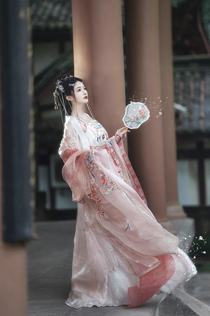 Engaged in Style:The Everyday Wear of the Qipao for the Engaged Couple Engaged in Style:The Everyday Wear of the Qipao for the Engaged Couple