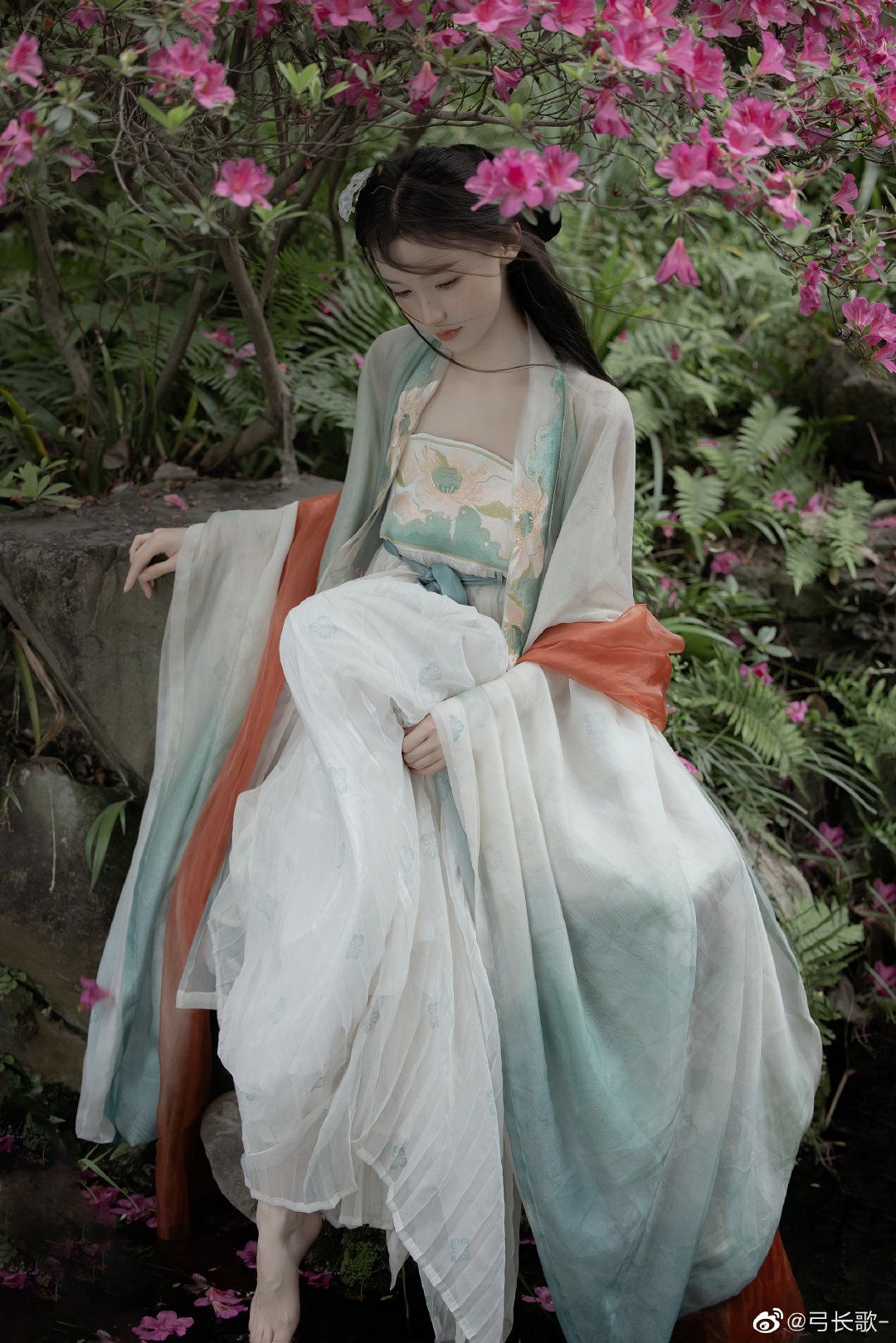 The Enchanting Allure of the Peacebird Cheongsam:A Blend of Tradition and Modernity The Enchanting Allure of the Peacebird Cheongsam:A Blend of Tradition and Modernity