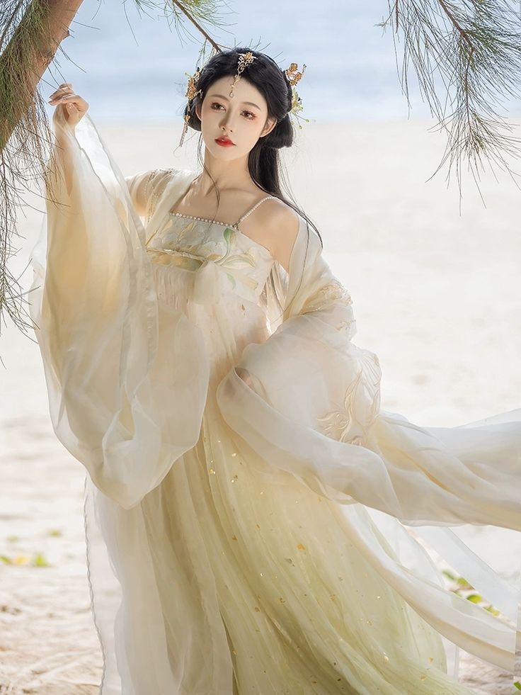 The Belt of the Round-necked Hanfu Robe:A Symbol of Traditional Chinese Elegance The Belt of the Round-necked Hanfu Robe:A Symbol of Traditional Chinese Elegance