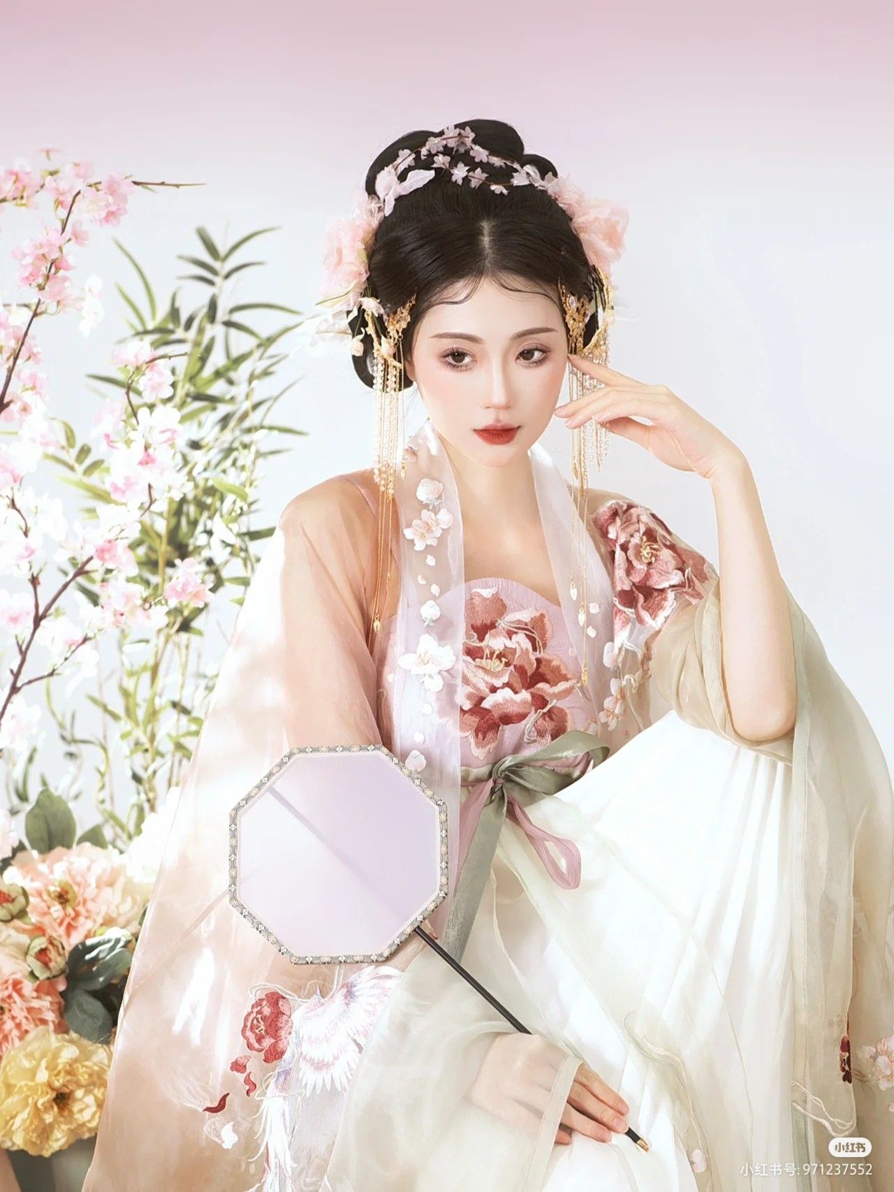 The Charm of Medium-Length Sleeve Cheongsam Skirts The Charm of Medium-Length Sleeve Cheongsam Skirts