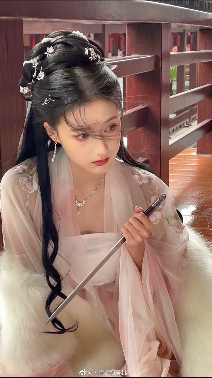 Elegant and Modern:2021 New Adult Womens Hanfu Fashion Elegant and Modern:2021 New Adult Womens Hanfu Fashion
