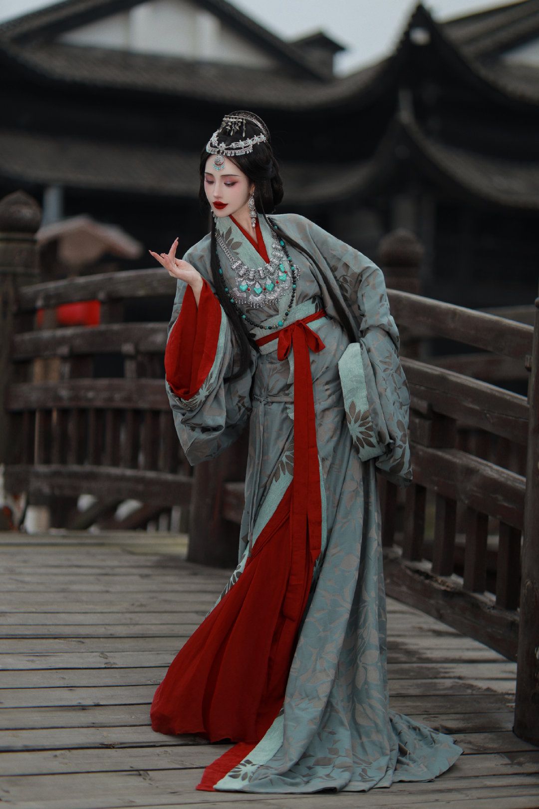 The Magnificent Children in Traditional Chinese Cheongsam and Hanfu Costumes of Ancient Times The Magnificent Children in Traditional Chinese Cheongsam and Hanfu Costumes of Ancient Times