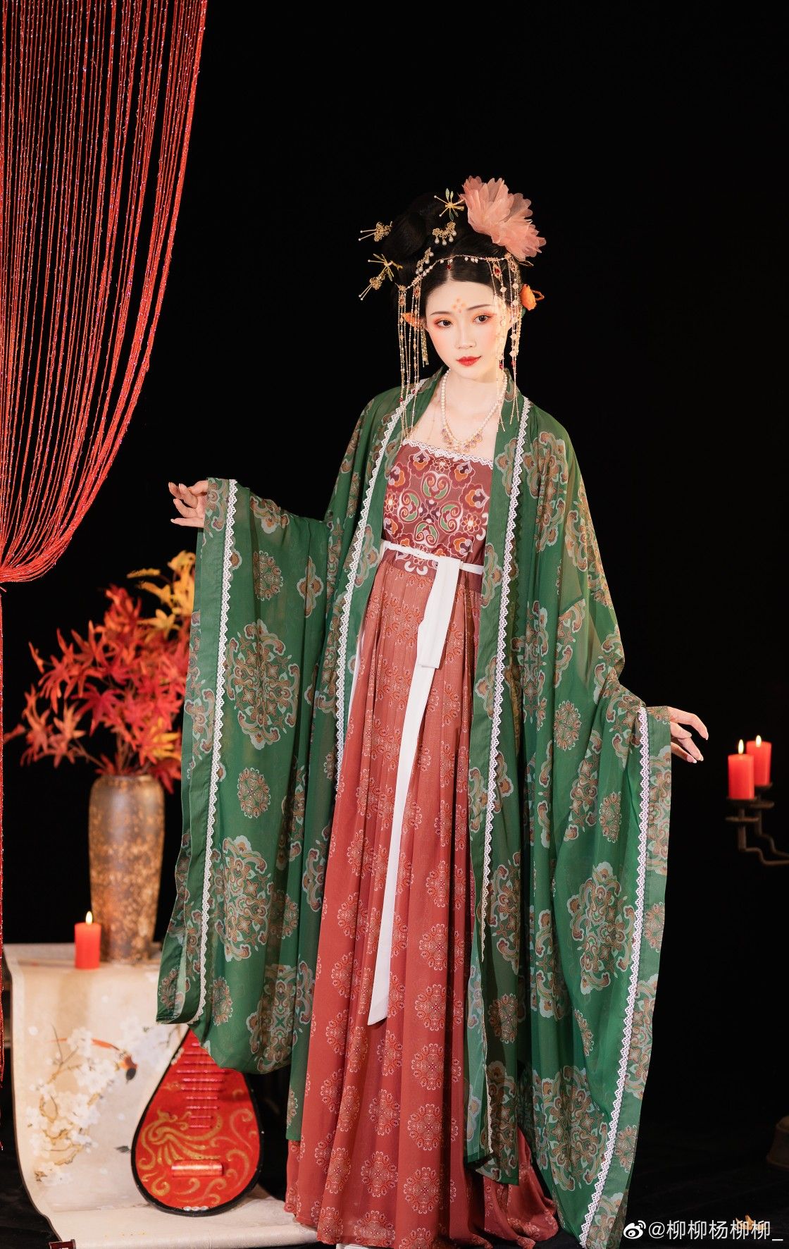 Red Cheongsam and Its Perfect Pairing with Outerwear Red Cheongsam and Its Perfect Pairing with Outerwear