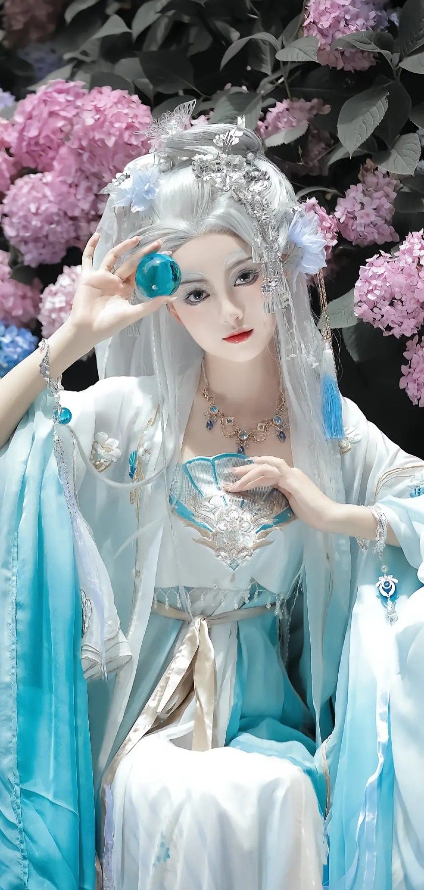 The Splendor of Hanfu in Red:The Cultural Significance of the Wei-Jin Fashion The Splendor of Hanfu in Red:The Cultural Significance of the Wei-Jin Fashion