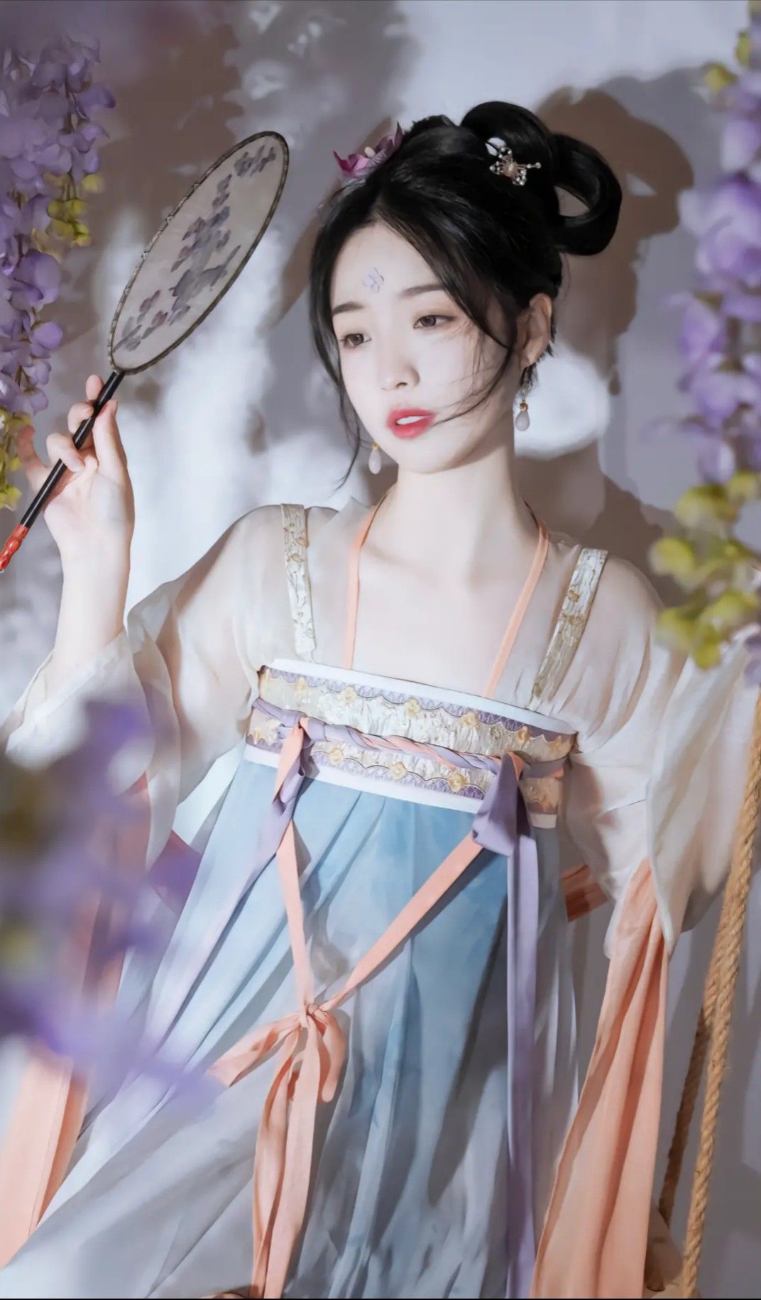 Exploring Scenery in Traditional Hanfu Fashion:A Journey Through Time and Nature Exploring Scenery in Traditional Hanfu Fashion:A Journey Through Time and Nature