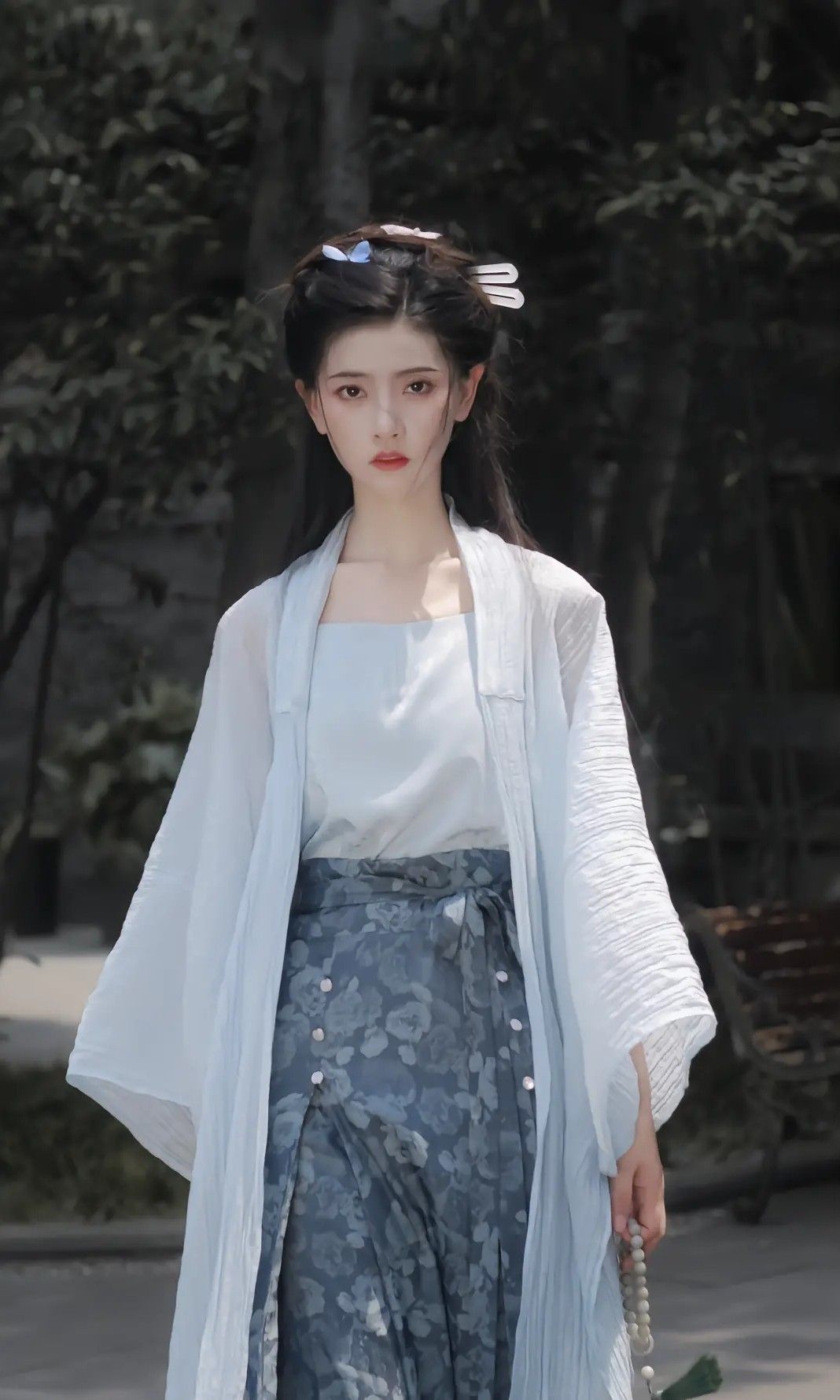 Siting Qipao:Embracing the Chinese Heritage in Modern Fashion Siting Qipao:Embracing the Chinese Heritage in Modern Fashion